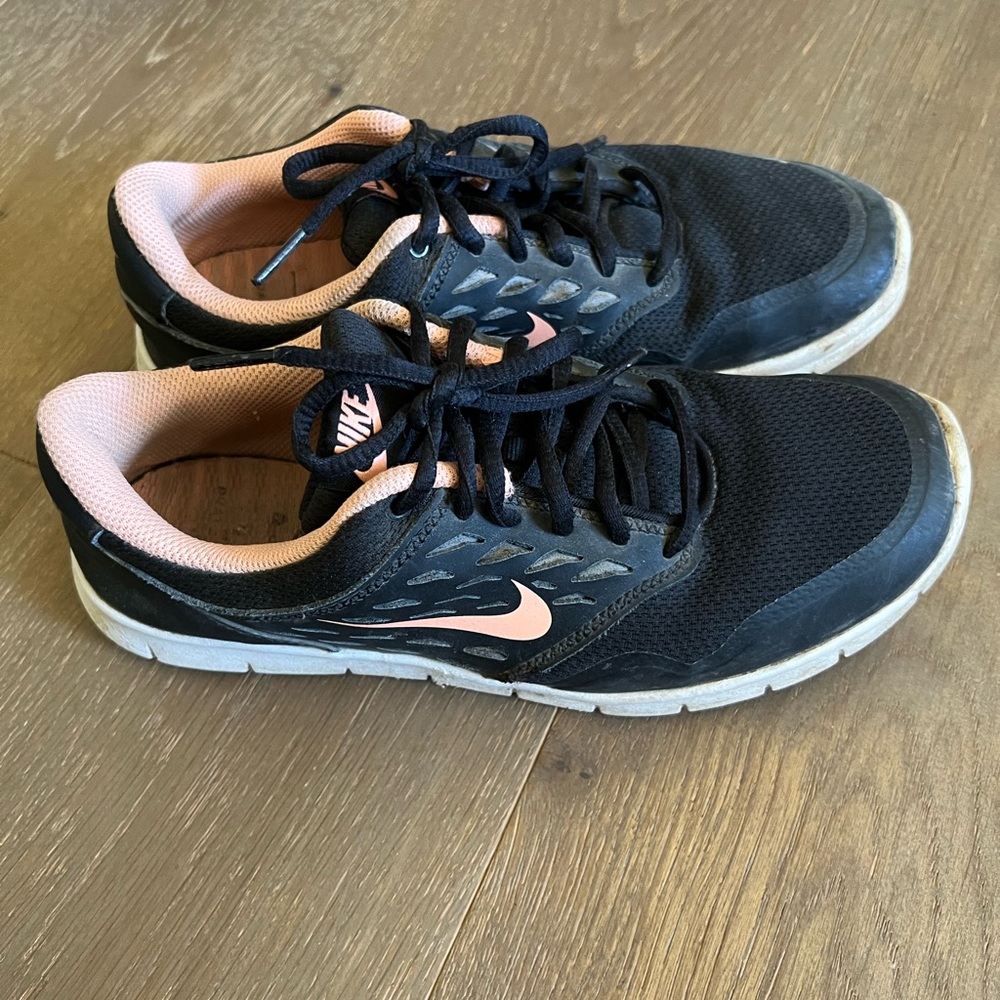 Nike Black and Peach Athletic Shoes